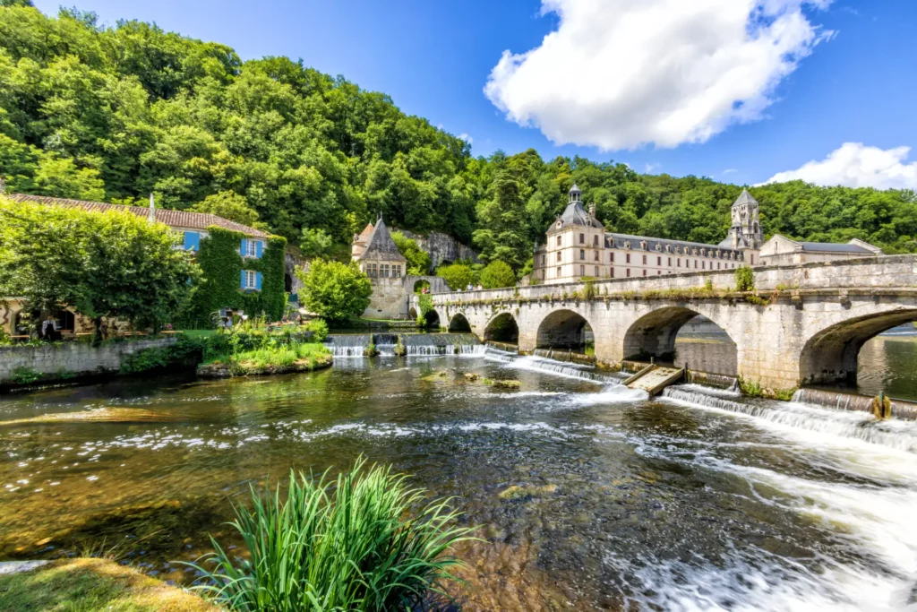 Pont médiéval sur la Dronne à Brantôme, camping proche Brantôme